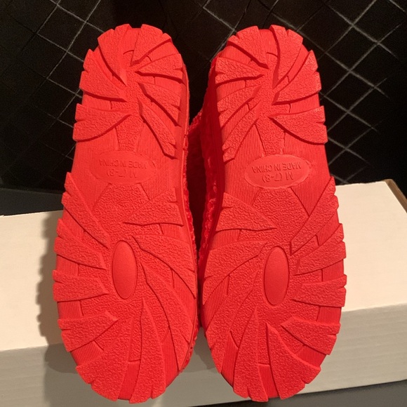 RED SOFT AND FUZZY SLIPPER BOOTIES 
(New Without Tags) - Picture 11 of 14